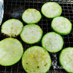 吃烧烤的小瓜,舌尖上的夏日狂欢