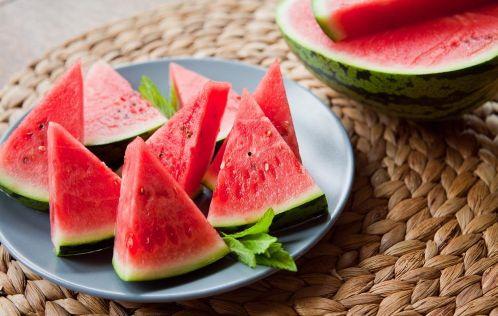 吃瓜群众专用板凳,揭秘网络热议背后的真相与笑料